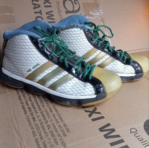 Adidas Pro Model 12US - Picture 2 of 4